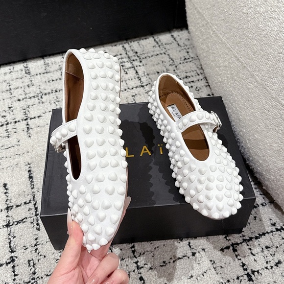 Alaia "Le Cœur" Collection White Heart-Shaped Studded Mary Jane Shoes - Picture 4 of 9